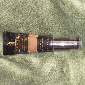 1320363 Dark to Deep (Neutral) Black Radiance Tinted Moisturizer